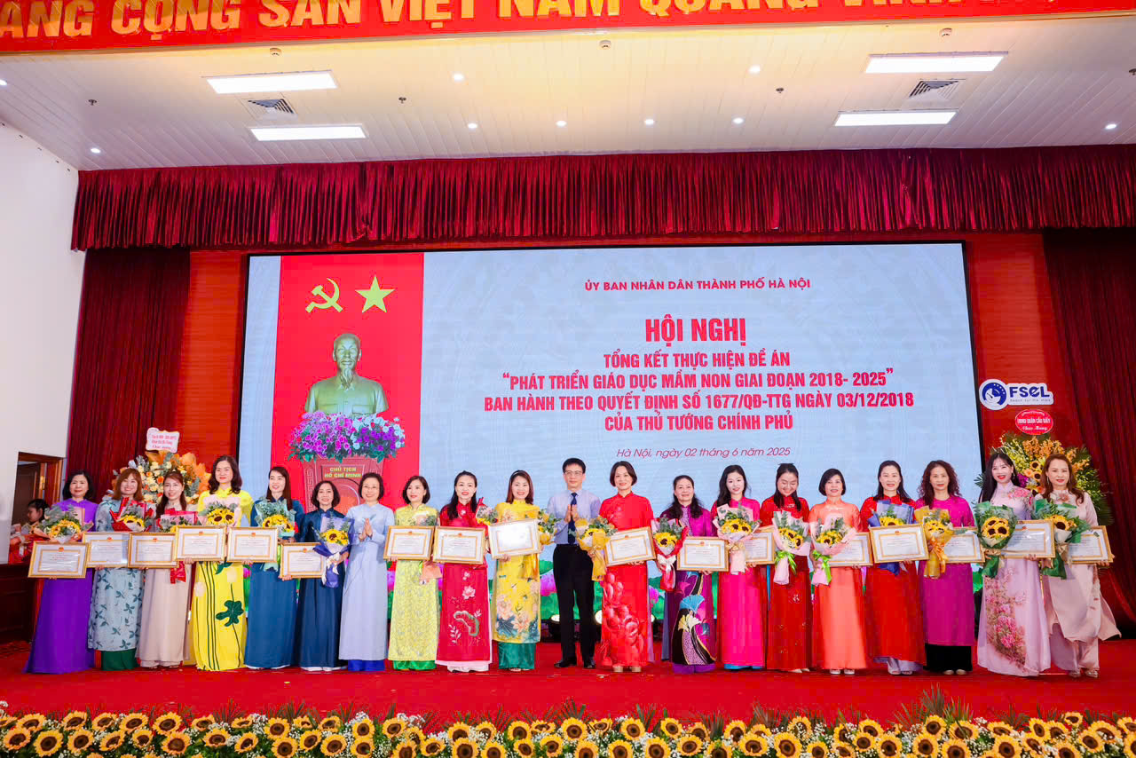 TRƯỜNG MẦM NON NGÔ THÌ NHẬM ĐÓN NHẬN BẰNG KHEN CỦA CHỦ TỊCH UBND THÀNH PHỐ HÀ NỘI VỀ VIỆC HOÀN THÀNH XUẤT SẮC KẾ HOẠCH SỐ 06/KH-UBND